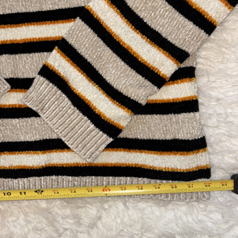 Volcom Bubble Tea Cropped Crew Neck Sweater in Bone, Size M - Picture 8 of 16